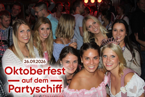 Oktoberfest-Gäste auf der Bootsparty Hamburg
